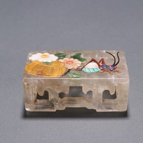 A piece of clear crystal inlaid with a treasure pattern ink bed