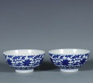 A pair of Qing Qianlong blue and white twig bowls