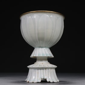 An old collection of Hutian kiln shadow blue glazed petal pattern offerings