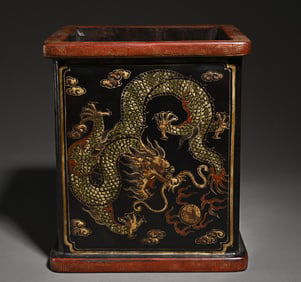 A lacquerware painting dragon square pen holder