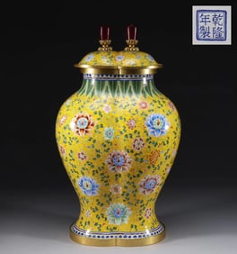 Qing Qianlong copper gilt painting enamel floral pattern double lotus lid jar