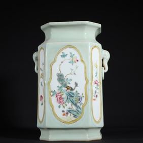 A piece of the old collection of the Qing Dynasty Qianlong pastel flower pattern elephant ear honor