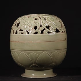 A piece of the old collection of the Tang Dynasty five secret color celadon hollow smoker