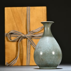 Song Dynasty Ru kiln azure glazed gooseneck bottle