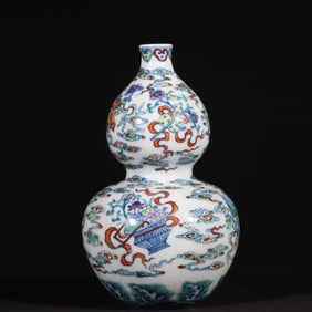 An old collection of Qing Dynasty Yongzheng Doucai dark eight immortal gourd bottle