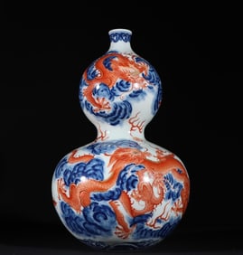 An old collection of Qing Dynasty Qianlong blue and white alum red gold cloud dragon pattern gourd