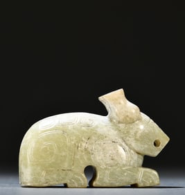 A piece of ancient jade bull ornaments