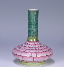 A Qing Qianlong official kiln enamel color lotus vase