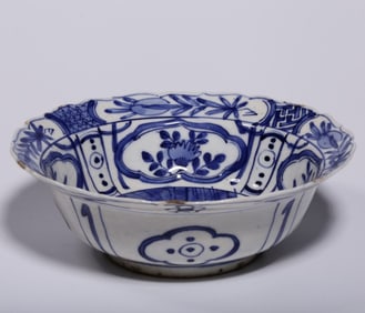 A piece of Ming Dynasty blue and white cordyceps pattern folded along the bowl