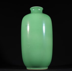 An old collection of Ming Dynasty Xuande (consignment) green glazed lantern bottle