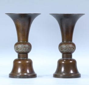 A pair of Qing Dynasty bronze flowers