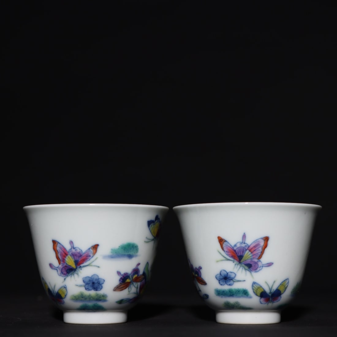 A pair of old Tibetan Qing Yongzheng Doucai butterfly cups (1 of 9)