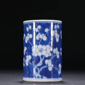 A piece of Qing Guangxu blue and white ice plum pattern pen holder