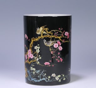 A piece of Qing Yongzheng official kiln pastel on the eyebrow tip pen holder