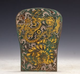 A piece of wrong gold and silver plates