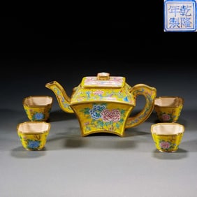 Qing Qianlong bronze gilt painted enamel peony pattern square pot