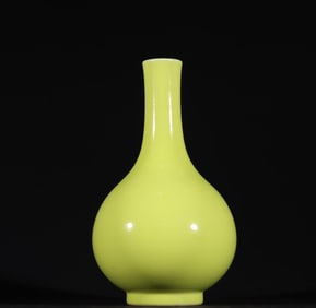 An old collection of Qing Dynasty Yongzheng lemon yellow glazed gall bottle