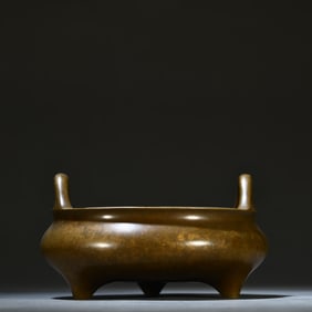 A piece of Qing Shunzhi copper tire cupola three-legged incense burner