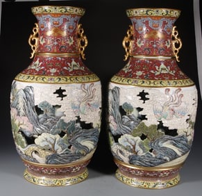 A pair of Qing Qianlong amphora auction money pickpocketed flowers, the wind comes to the