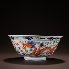 A piece of Qing colorful dragon and phoenix bowl is auspicious