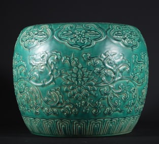 Qing Dynasty Qianlong peacock green glaze carved floral pattern embroidered pier pair