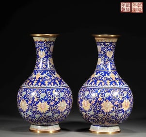Qing Qianlong copper tire painting enamel blue ground painting will pattern Tianqiu bottle