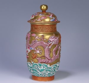 A Qing Qianlong gold relief with colorful dragon pattern jar