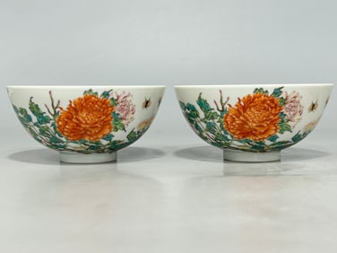 A pair of Yongzheng pastel flowers in the Qing Dynasty bloom rich pattern palace bowls