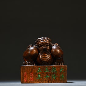 A Qing Qianlong old agarwood beast button seal
