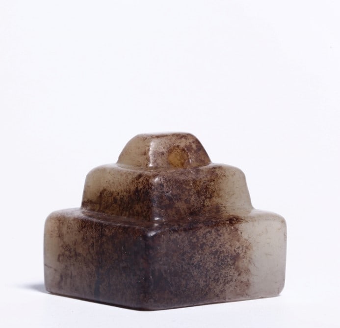 One piece Private Collection: Hetian jade with a Qin pagoda seal: Private Collection: Hetian jade with Qin pagoda seal Size: D:2.6cm H:2.4cm W:31.7g (The Dimensions Of All Batches Are Manually Measured.If You Need More Detailed Information, Please Contact Our Custom