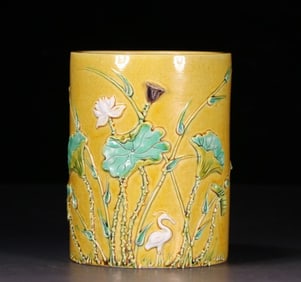 A yellow glaze carved lotus pen holder