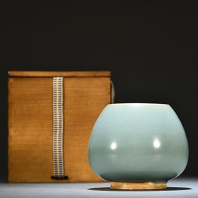 An Exquisite Jun kiln chicken heart jar