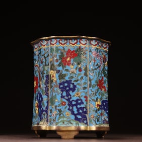 A Xuande model copper tire gilt cloisonne flower and bird pattern pen holder