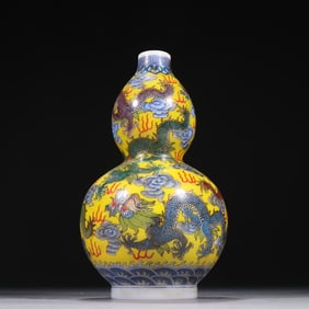 An Exquisite material tire painting enamel dragon pattern gourd bottle