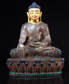 An Exquisite crystal carved Shakyamuni Buddha