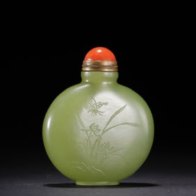 An Exquisite Qing Dynasty Hetian topaz grass butterfly poetry snuff bottle