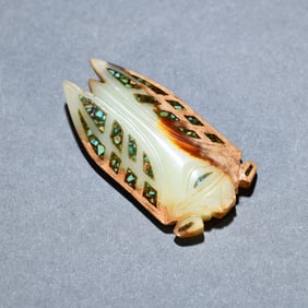 An Exquisite Hetian jade inlaid with turquoise is a blockbuster carving