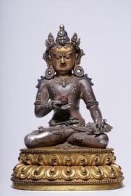 A seated statue of the God of Wealth in silver gilt and yellow of the Qing Dynasty