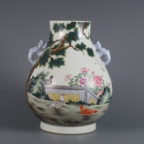 An Exquisite Qianlong in the Qing Dynasty pastel dove dove Ruyi ear zun bottle