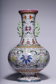 A Qing Dynasty "Great Qing Jiaqing Year" model pastel treasure flower pattern amphora