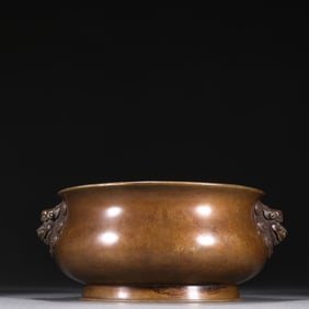 An Exquisite Qianqing Palace copper tire lion face ear stove