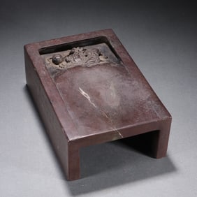 A stone carving of a lion in the Qing Dynasty inkstone