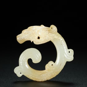 An Exquisite Han Dynasty Hetian Jade Dragon