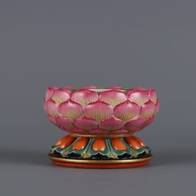 An Exquisite Qing Qianlong year carved with color lotus saucer
