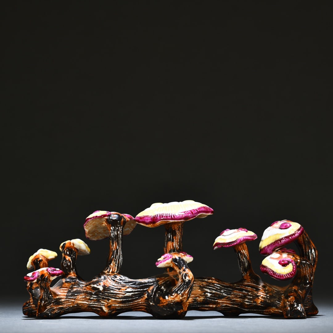 One piece sauce glaze plus color Ganoderma lucidum Ruyi study pen holder (1 of 9)