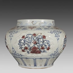 A large pot of Yuan-blue and white glaze red pinched flowers