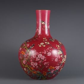 An Exquisite Qing Yongzheng year carmine ground gourd flower pastel flower and bird pattern