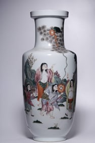 An Exquisite Qing Dynasty "Yishantang system" pastel bangs play golden toad stick mallet bottle