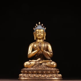 A bronze gilt statue of Nagarjuna Bodhisattva from the Qing Dynasty