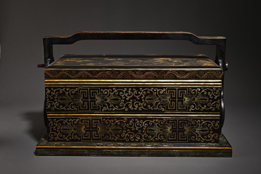 An Exquisite lacquerware, painted with gold beams, box and study ornaments (1 of 12)